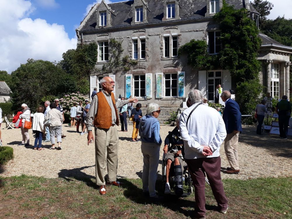 Rencontre conviviale en plein air, rassemblant passionns et curieux autour dchanges inspirants.